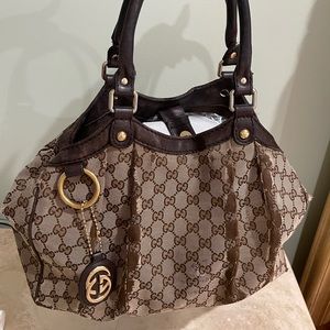 Gucci Sukey Medium GG Canvas Tote